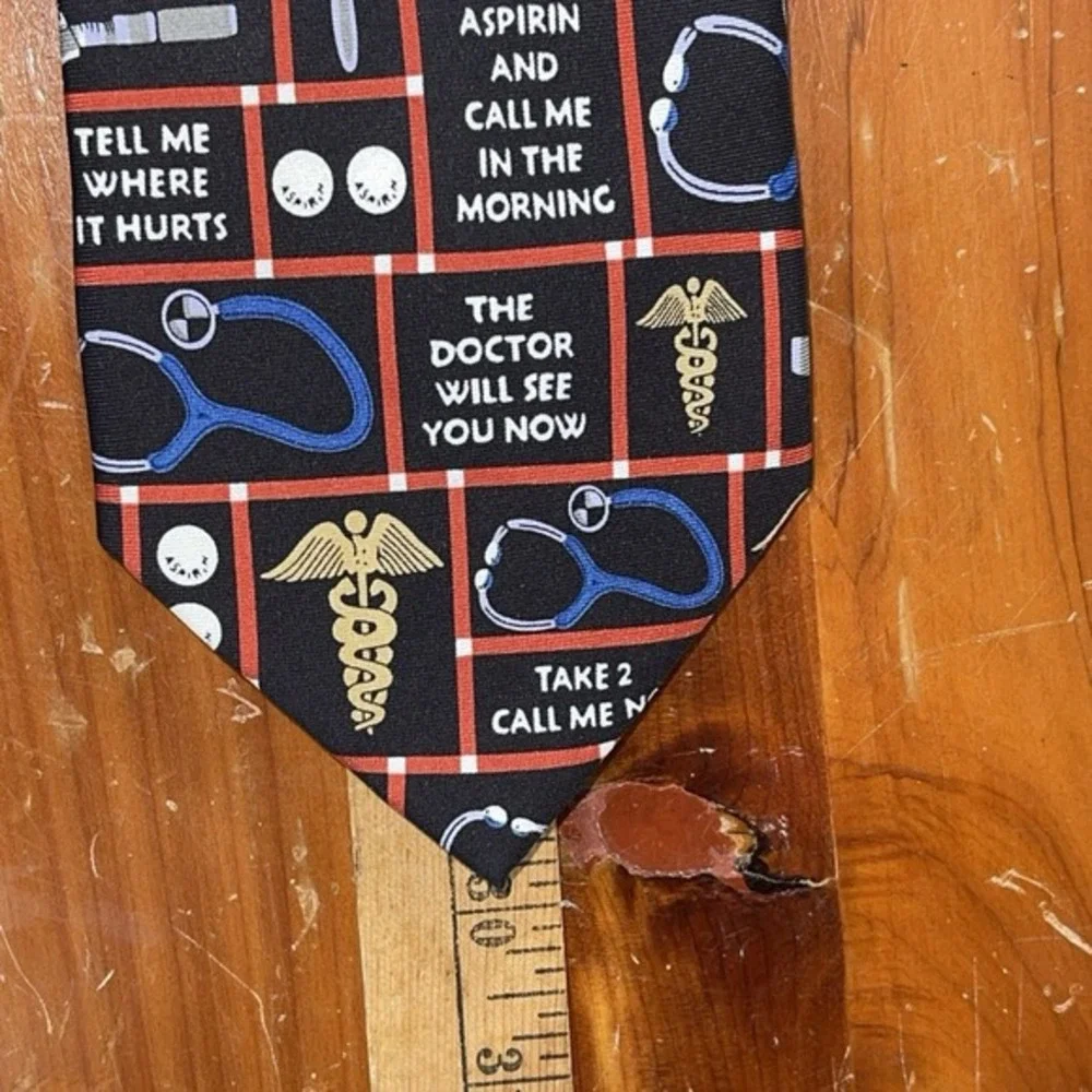 Museum Artifacts Mens Silk Medical Novelty Tie Black Red‎ Stethoscope Aspirin